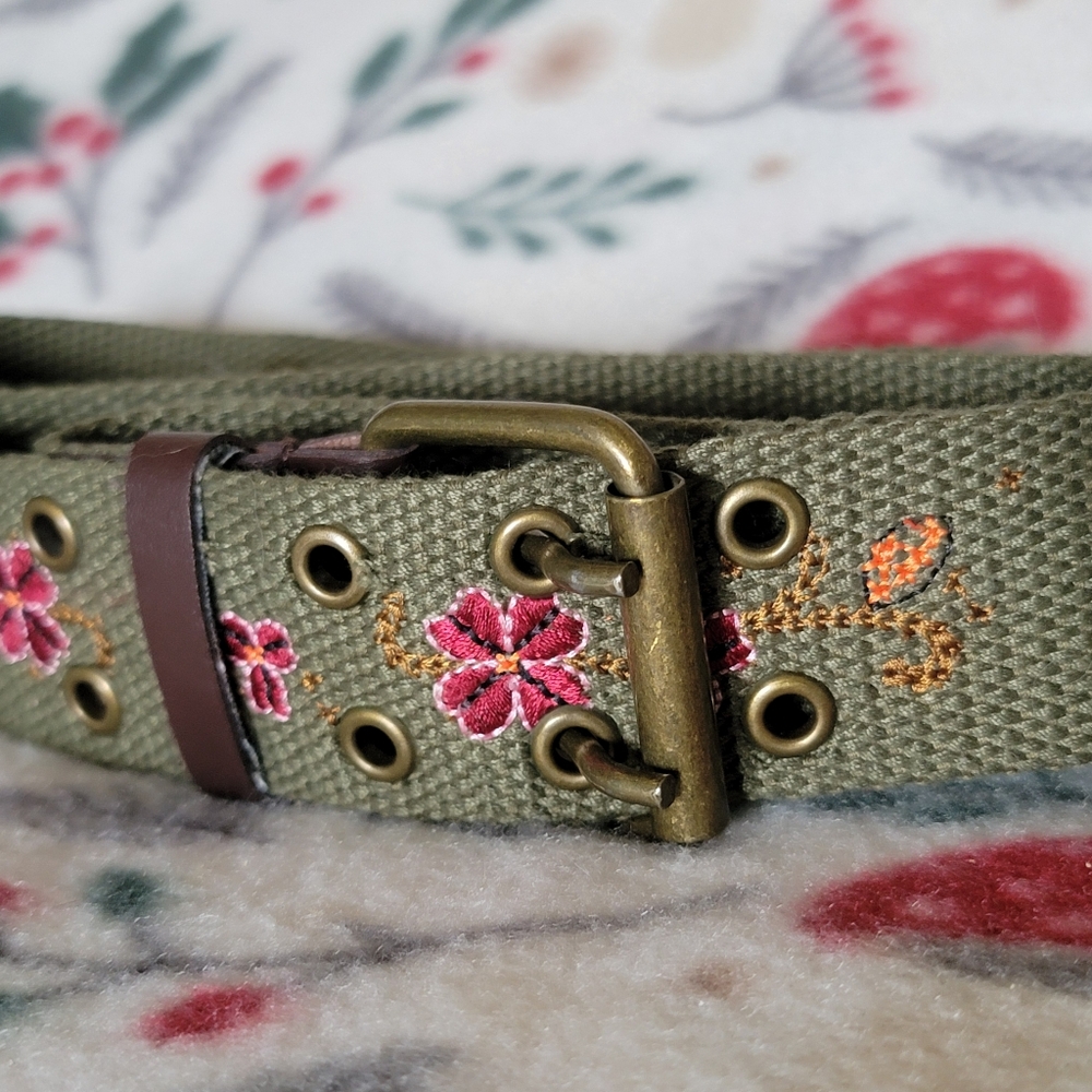 Y2K Inspired Floral Embroidered Belt in Olive Green Size M/L - Picture 8 of 9